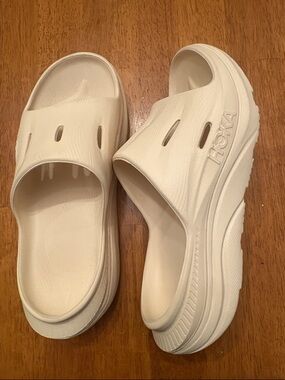 Hoka Ora Slides